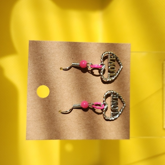 Jewelry - Pink love earrings
